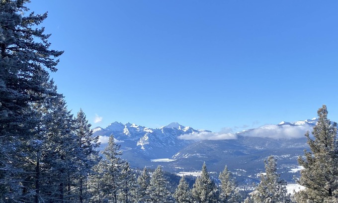 Grantsdale Cabin | Real stone cabin, wake to million dollar views, abundant wildlife.