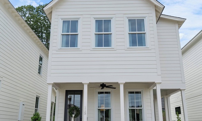 Oxford House | Rebel Getaway- Sleeps 6-in charming Oxford-SEC football weekends available