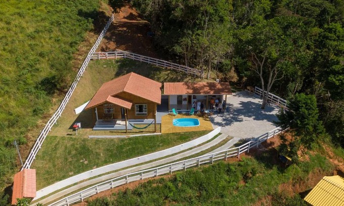 Alto Caparao House | Recanto Águas Nascentes - Casa na serra com piscina e cachoeira no quintal!