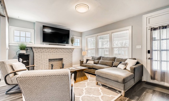 Clintonville House | Recent remodel, 2 King Beds, 5-star reviews, Close to OSU, Zoo & More!