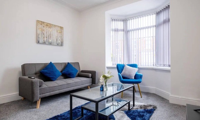 North Bitchburn House | Recently renovated, stylish home + parking!| Pass the Keys