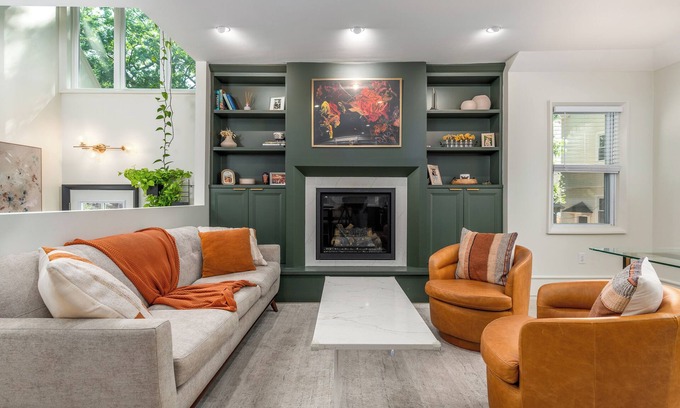 Blackstone House | Recently renovated East Side gem- walk to Brown, Wayland Sq, and more!