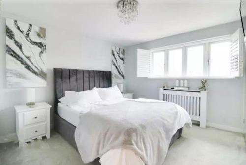 Hatfield House | Recently renovated,modern house. train station