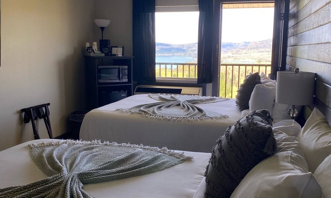 Davenport Apartment | Recently Renovated With Stunning Lake Views!