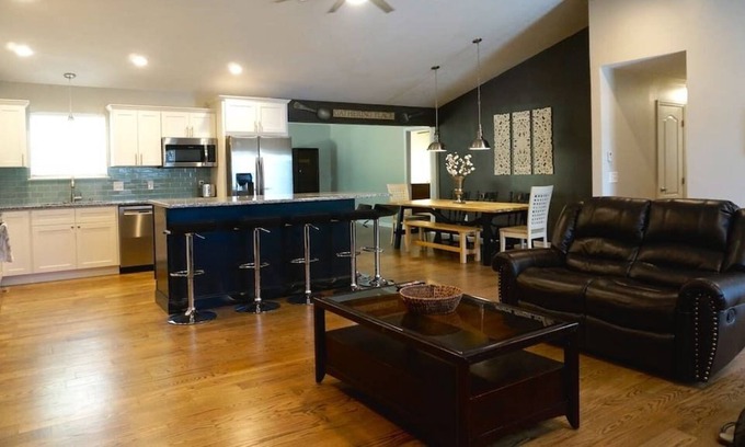 Collegedale House | Recently revitalized--Huge kitchen/open floorplan!