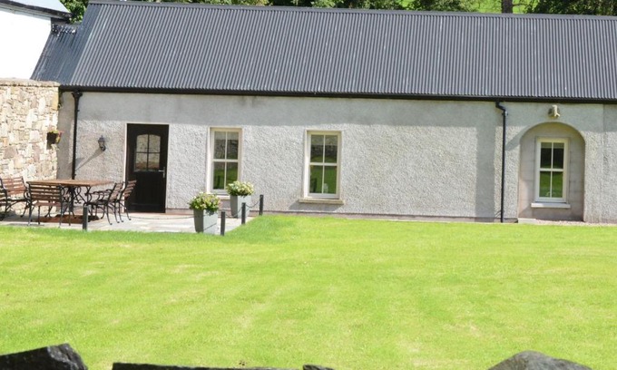 Enniskillen House | Rectory Cottage. Close to Enniskillen and lakes.
