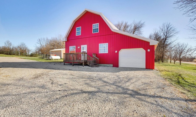 Chillicothe House | 'Red Barn Getaway' Chillicothe Countryside Home