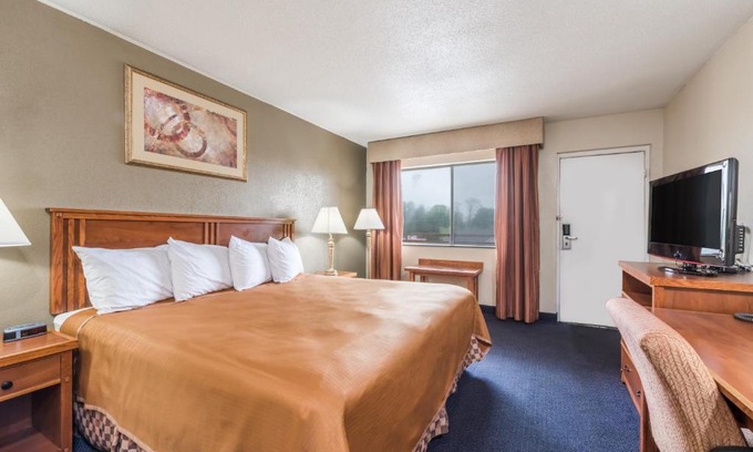 Rohrerstown Hotel | Red Carpet Inn Lancaster