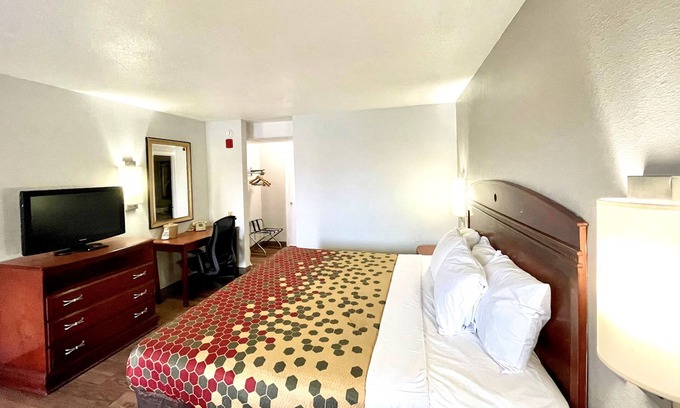 Lester Hotel | Red Carpet Inn Philadelphia Airport