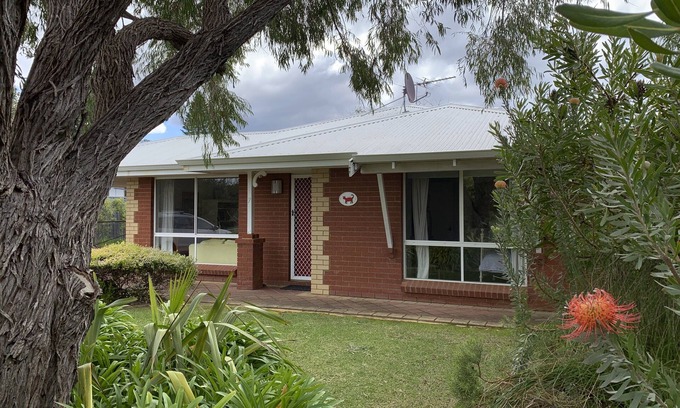 Dunsborough House | Red Cat Shack Dunsborough