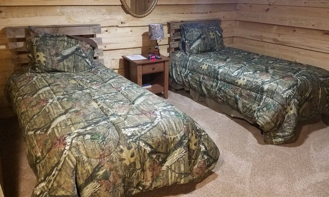 Statesboro House | Red Fern Lodge Room 2
