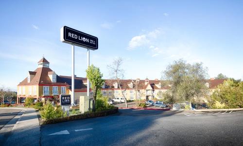 North Auburn Hotel | Red Lion Inn & Suites Auburn