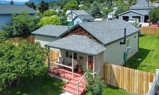 Red Lodge House | Red Lodge Retreat w/Hot Tub: 3 Blocks to Downtown