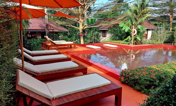 Bai Lan Bed & Breakfast | Red Moon Hideaway