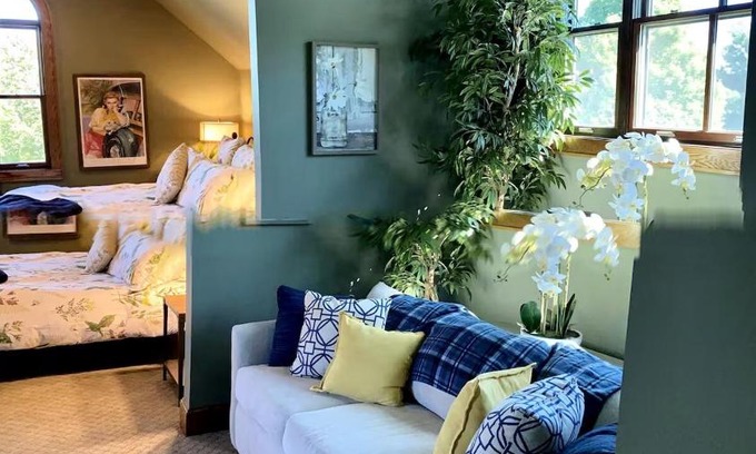 Conception House | Red Rock Loft - Pet Friendly Hunter's Dream