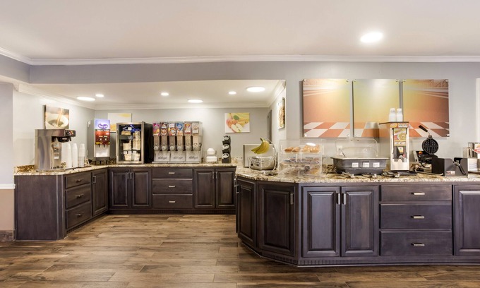 Athens Hotel | Red Roof Inn & Suites Athens, AL