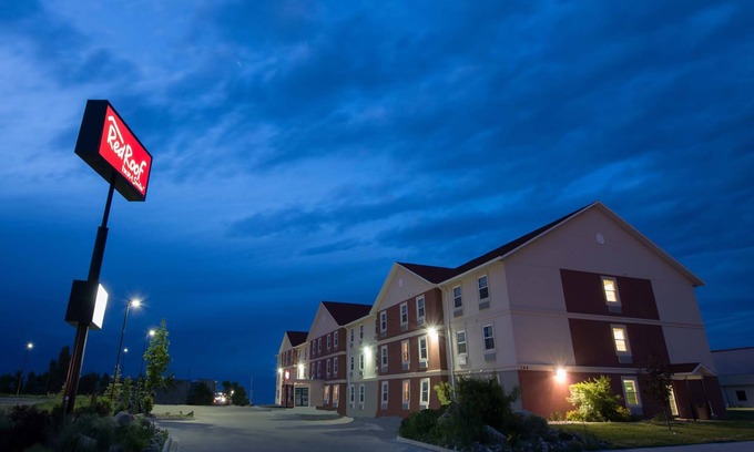 Dickinson Hotel | Red Roof Inn & Suites Dickinson