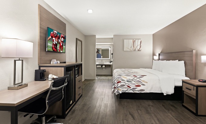 Monroe Hotel | Red Roof Inn & Suites Monroe, NC