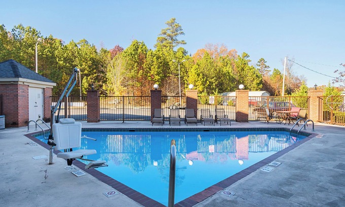 Scottsboro Hotel | Red Roof Inn & Suites Scottsboro