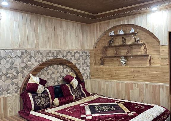 Nishat-Shalimar House | Red Wonder Homestay