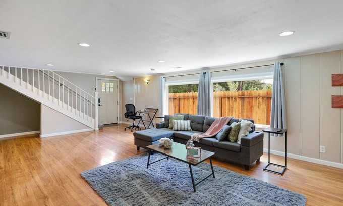 Sunset Apartment | Redbud Respite : Peaceful & Central