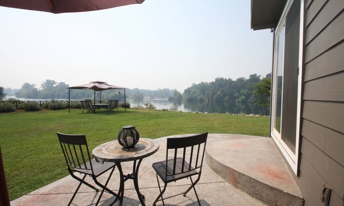 South Bechelli House | Redding River House II, Stunning River Location.