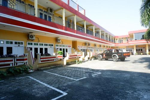 Cilacap Hotel | RedDoorz Plus near Stadion Wijaya Kusuma