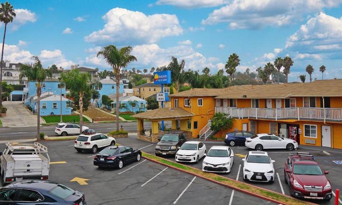 South Redondo Hotel | Redondo Inn and Suites
