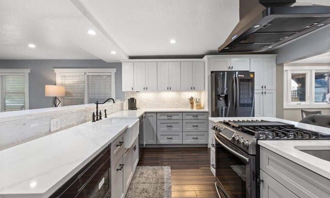 Coeur d'Alene Cottage | Redone cottage w/hottub walking to everything downtown!