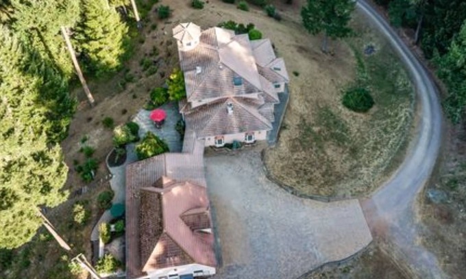 Willits House | Redwood Glen Castle! A wonderful place to stay!