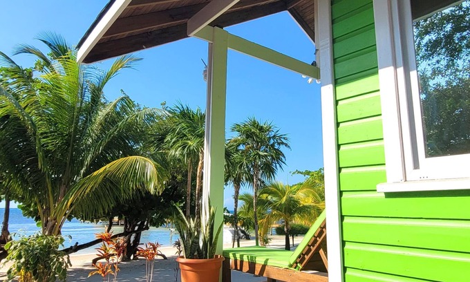Roatan Cottage | Reefside Retreat Green Casita
