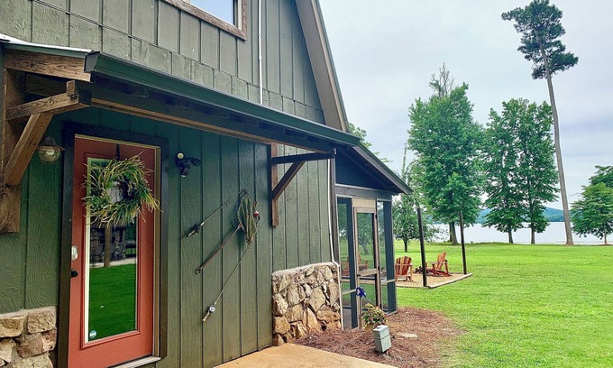 Groveoak Cabin | Reel ‘em Inn - Guntersville Lake Waterfront Retreat for the Family and Fisherman