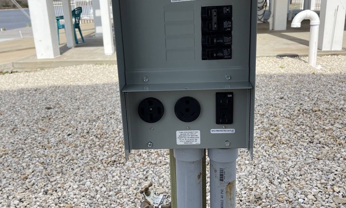 Matagorda RV Rental | “Reeling Em Inn” WATERFRONT RV HOOKUPS ON THE COLORADO RIVER RV #2