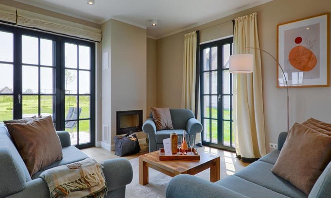 Dranske House | Reetland am Meer - Luxus Reetdachvilla mit 3 Schlafzimmern, Sauna und Kamin F22