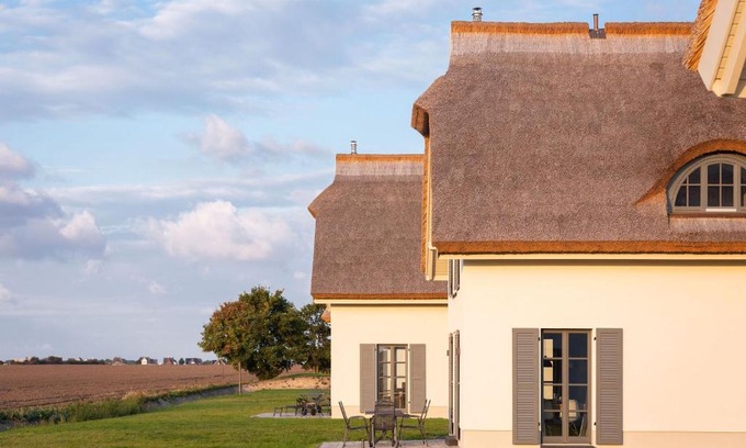 Kreptitz House | Reetland am Meer - Premium Reetdachvilla mit 3 Schlafzimmern, Sauna und Kamin E08