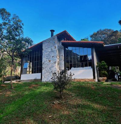 Araras House | Refúgio em Araras: Seu Encontro Romântico na Serra