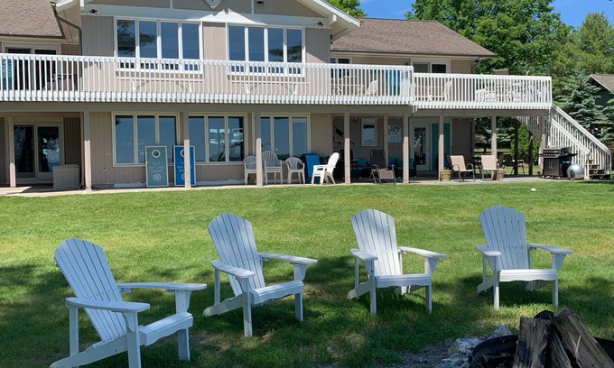 Elk Rapids House | Reflective Fall Color Weekends, 6 BR, 14 beds, 5 baths, Barrel Sauna, sleeps 22