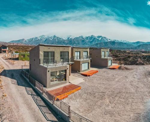 Potrerillos Ski Chalet | Reflejo del Lago - Cabañas frente al Dique Potrerillos