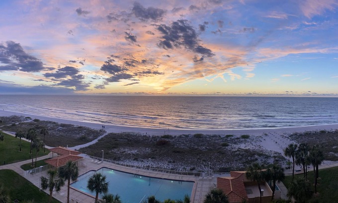 Bay Esplanade Condo | Regatta Beach Club C-611 modern oceanfront studio w/private balcony. 3 month min