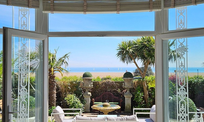 Deal House | Regency Beach House - a holiday let that sleeps 12 guests in 6 bedrooms