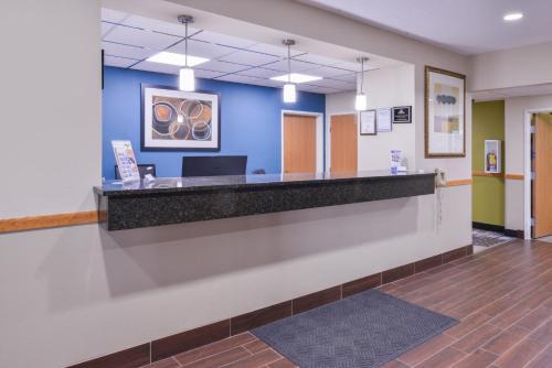 Geneseo Hotel | Regency Inn Geneseo IL I-80