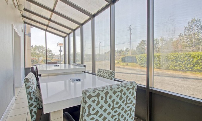 Macon Hotel | REGENCY INN & SUITES