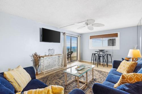 Crescent Beach Apartment | Regency Towers 702