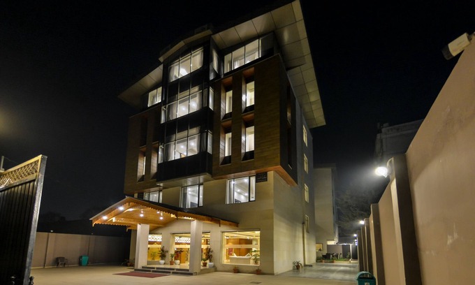 Rajbagh Hotel | Regenta Central Srinagar