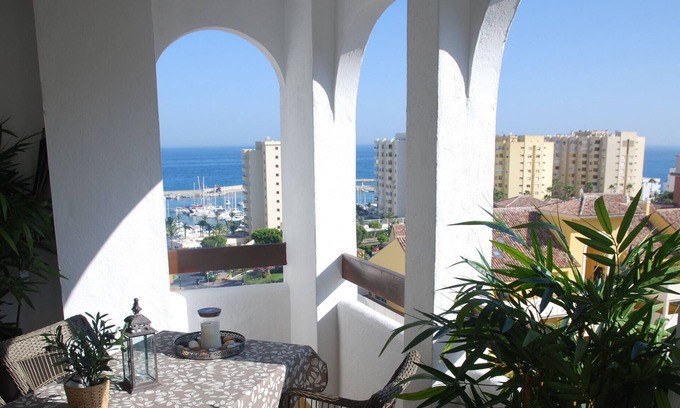 Estepona Apartment | Reina Sofia 45 apartment sea views