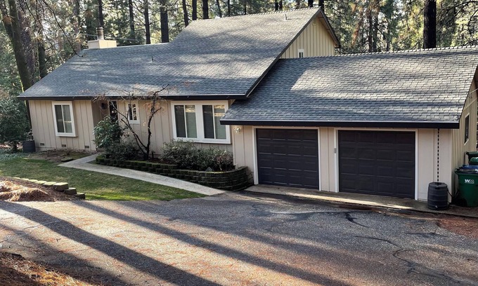 Nevada City House | Relax amongst the trees!