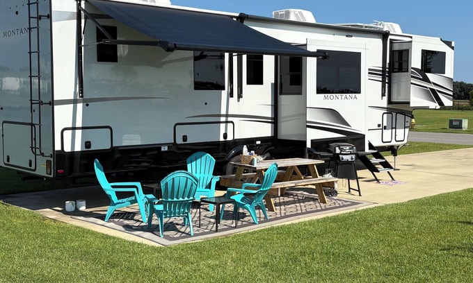 Foley House | Relax and enjoy some R&R in our new luxurious RV in Grand Riviera RV Resort