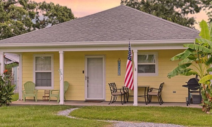 Old Town House | Relax and Enjoy! Steps to the beach and Old Town Bay St. Louis!