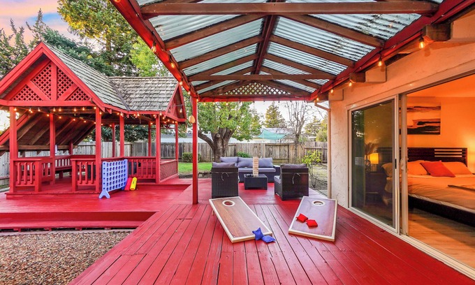 Fairfield House | Relax and Play! near Napa, SF 4 Bedrooms Sleep10 + Hot tub, Fire pit & GameRoom