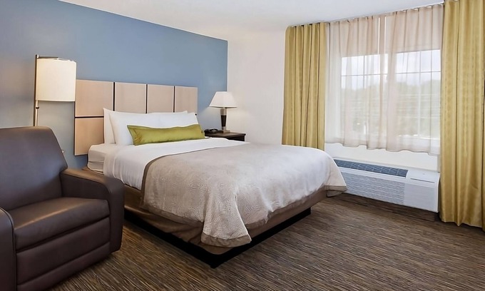 Wichita Hotel | Relax and Recharge! 2 Comfortable Units, Kitchen, Free Parking, Pets Allowed!